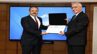 ASÜ, Kurumsal Akreditasyon Belgesini Aldı