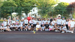 Belediyenin Yaz Okullarında Tenis Heyecanı Yaşanıyor