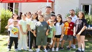 Dinçer, Gençler ve Aileleri ile Mutluluğu Paylaştı