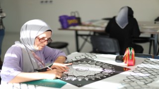 Kadın Aktivite Merkezlerinde Kursiyerler, Öğrenirken Eğleniyorlar