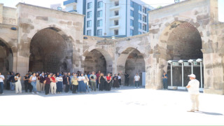 Öğretmen Adayları Aksaray'ın Tarihi ve Kültürel Değerlerini Gezdi